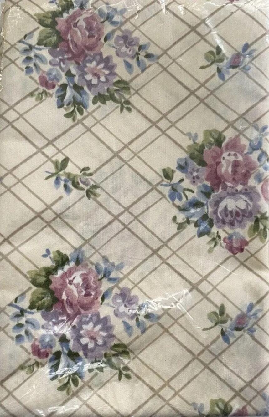 VTG JCPenney Daphne Floral 2 Queen Pillowcases